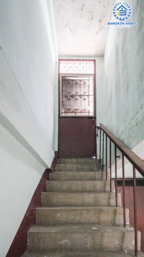 *****ทาวน์เฮ้าส์มือสอง 3 ชั้น ม.ซอยลาดพร้าว62 บางกะปิ ที่ราคาสุดคุ้ม ฟังก์ชัน 2 ห้องนอน 1 ห้องน้ำ เหมาะสำหรับทำเป็นโรงงานหรือโกดังเก็บสินค้า บนทำเลที่ดีเดินทางในเมืองสะดวกสบาย เชื่อมต่อถนนลาดพร้าว, ถนนสุทธิสาร, ถนนรามคำแหง, ถนนโชคชัย4 ใกล้เซ็นทรัลลาดพร้าว